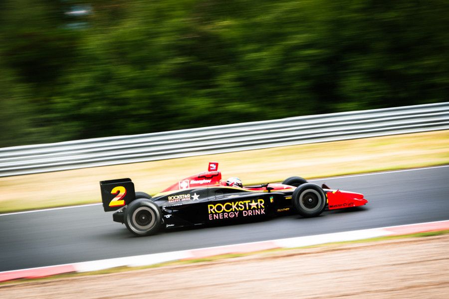 Aliyyah Koloc představí fanouškům legendární monopost IndyCar, junioři Buggyry se opět utkají v rámci programu FACE OFF